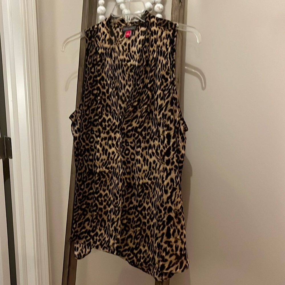 Vince Camuto leopard sleeveless blouse